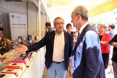 presentación feria libro 2017 visita alcalde rector